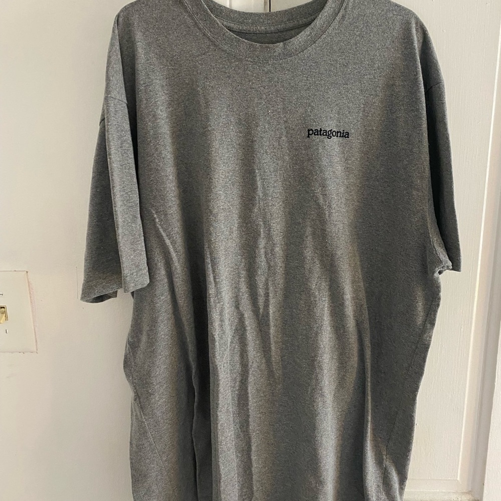 patagonia mens XL gray logo t shirt
